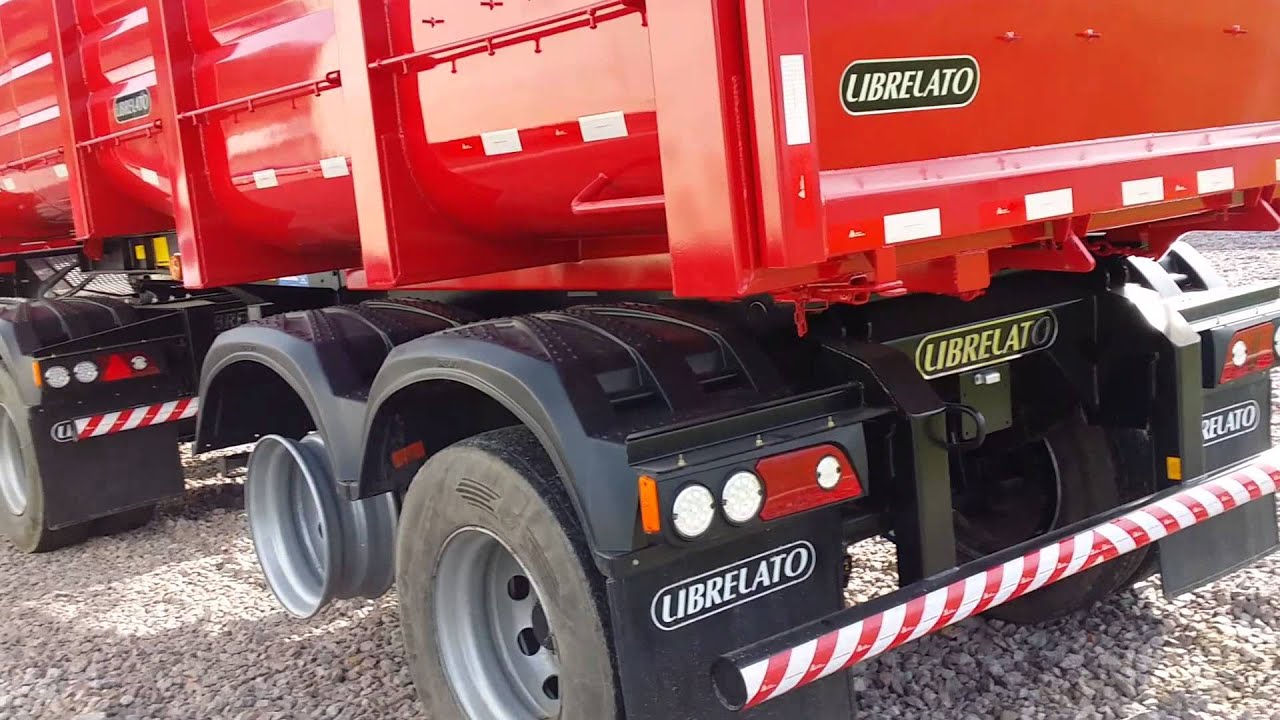 Lameiro em caminhão vermelho