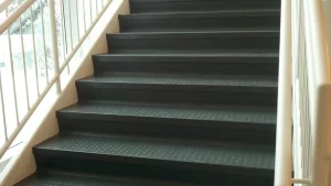 piso emborrachado para escada